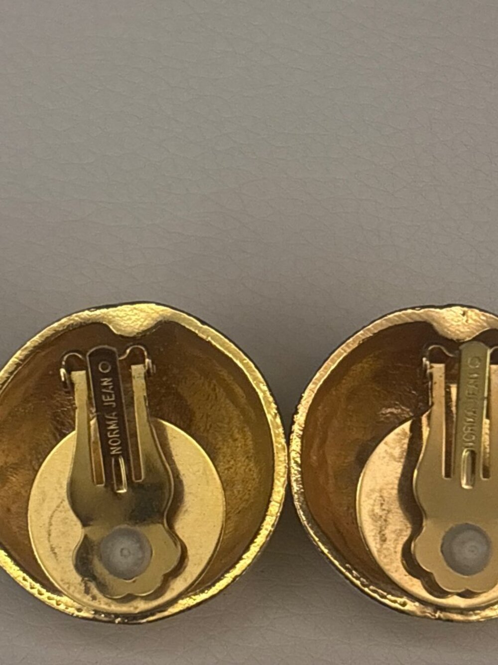 Vintage Norma Jean Gold-Tone Textured Round Clip-On Earrings Retro Statement - Picture 5 of 13